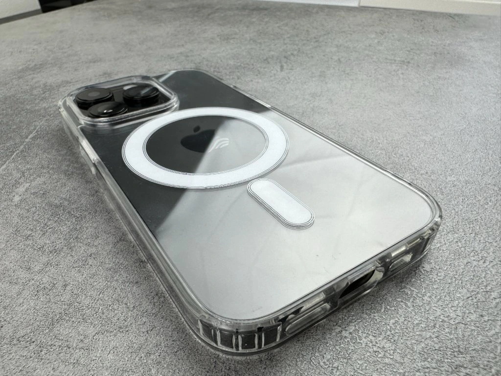 ClearMag iOpraveno – průhledný MagSafe kryt
