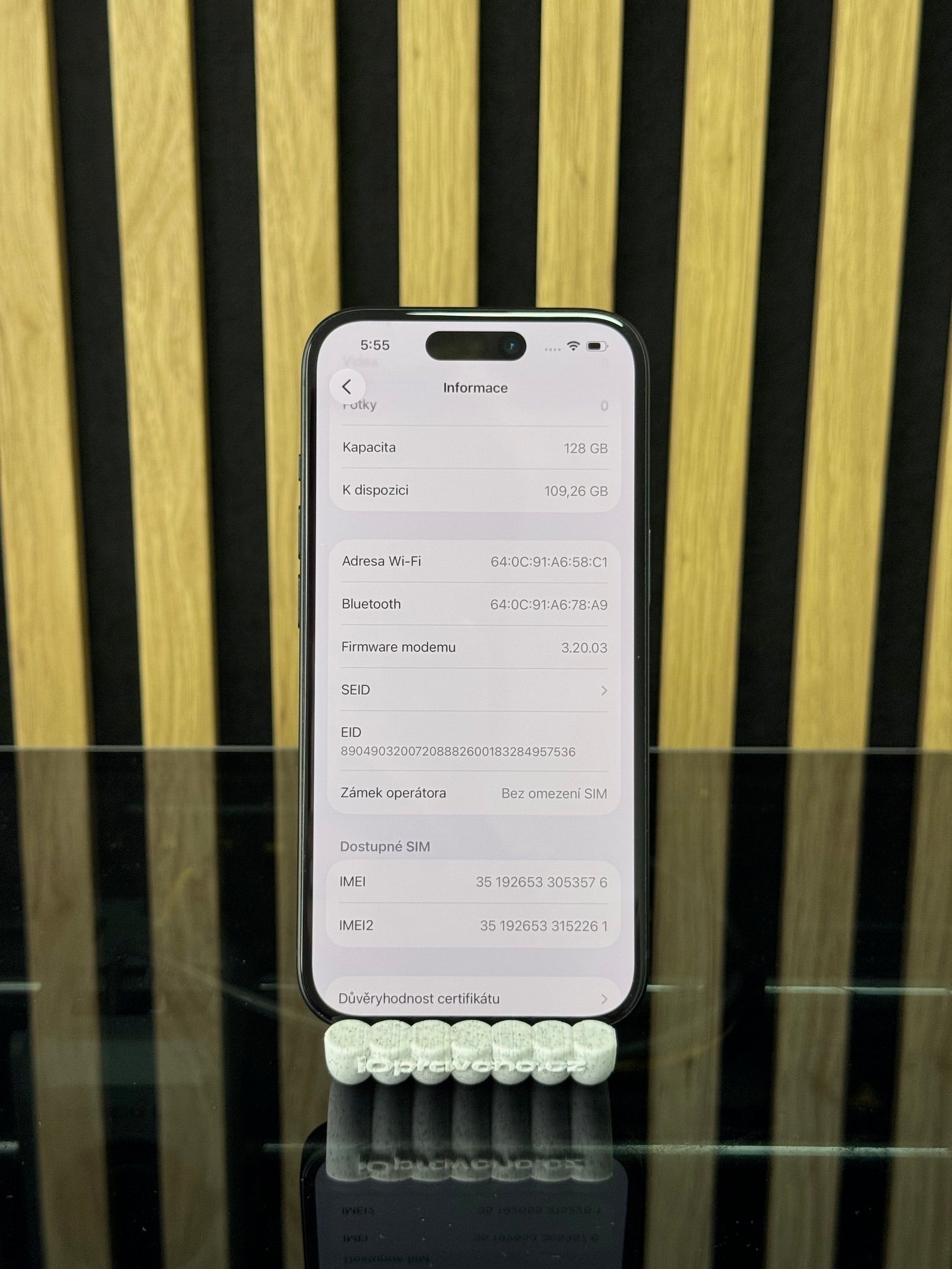 iPhone 15 128GB Velmi pěkný stav, konkrétní kus 3576, fotka 3 z 10