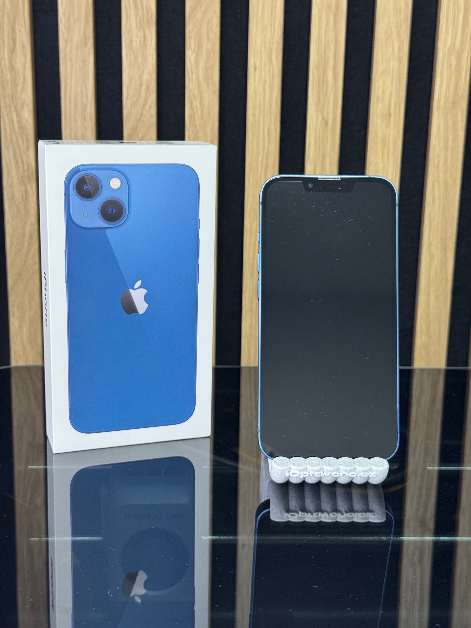 iPhone 13 128GB Velmi pěkný stav, konkrétní kus 8275, fotka 4 z 10