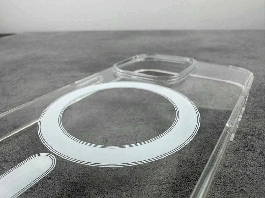 ClearMag iOpraveno – průhledný MagSafe kryt