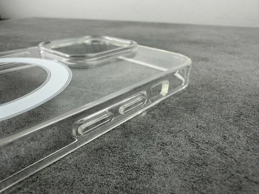 ClearMag iOpraveno – průhledný MagSafe kryt