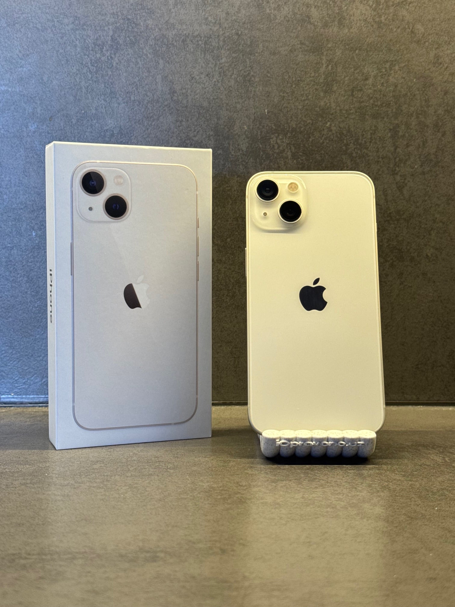 iPhone 13 128GB Hvězdně bílá Jako nový, konkrétní kus 4832, fotka 1 z 8